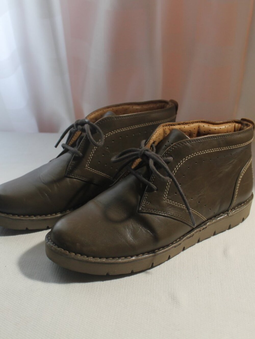 Clarks Artisan Unstructured Olive Green Leather Desert Boots, 8M